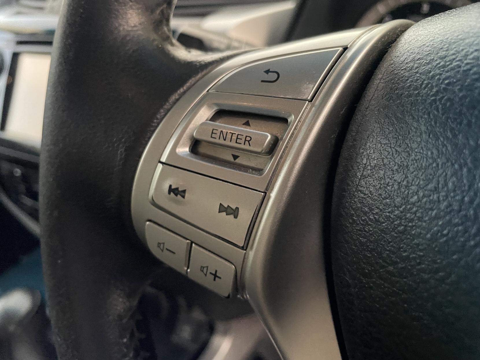 Nissan Navara 2.3 dCi Tekna Pickup Double Cab 4dr Diesel Auto 4WD Euro 6 (190 ps)