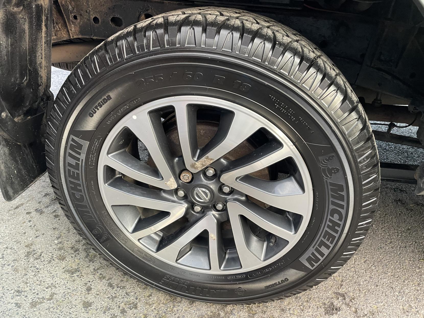 Nissan Navara 2.3 dCi Tekna Pickup Double Cab 4dr Diesel Auto 4WD Euro 6 (190 ps)