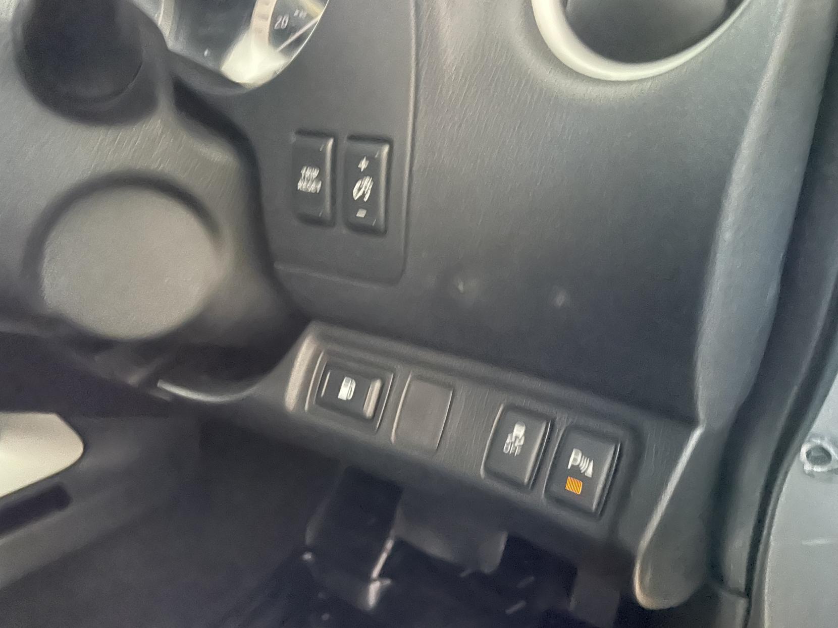 Nissan Navara 2.3 dCi Tekna Pickup Double Cab 4dr Diesel Auto 4WD Euro 6 (190 ps)