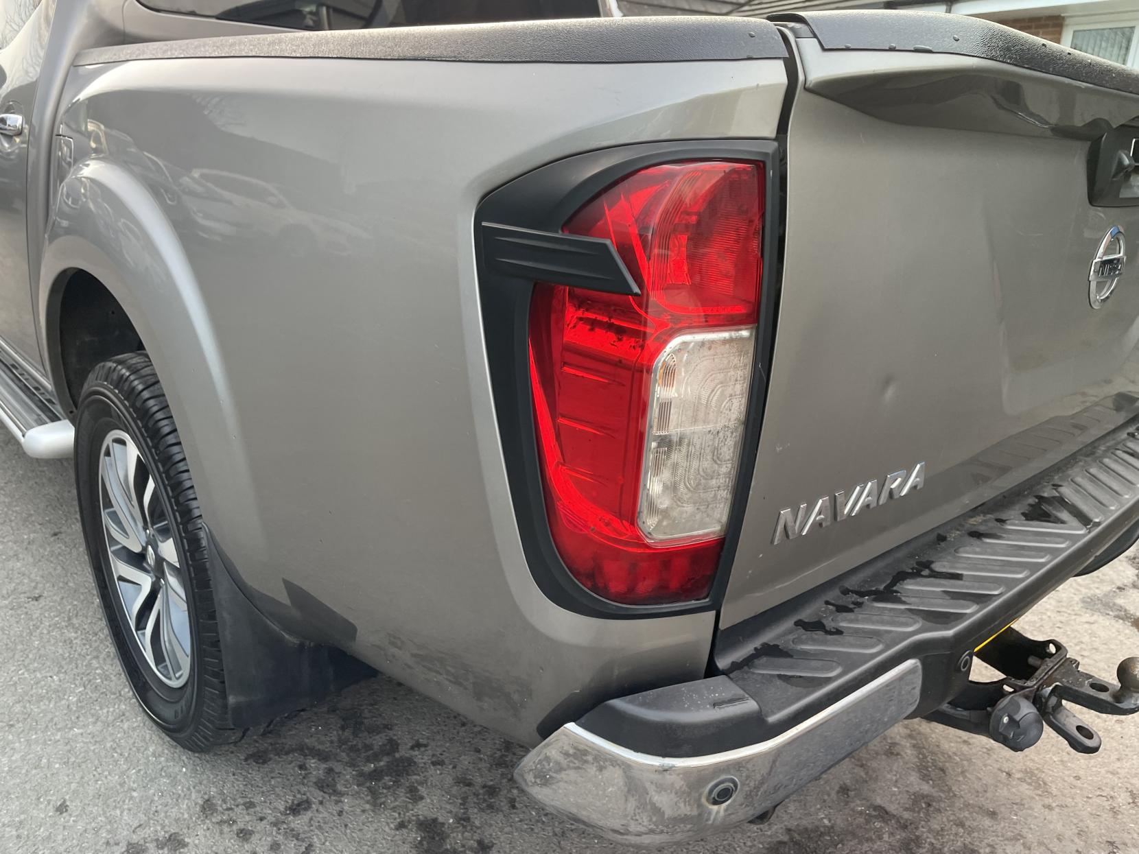 Nissan Navara 2.3 dCi Tekna Pickup Double Cab 4dr Diesel Auto 4WD Euro 6 (190 ps)