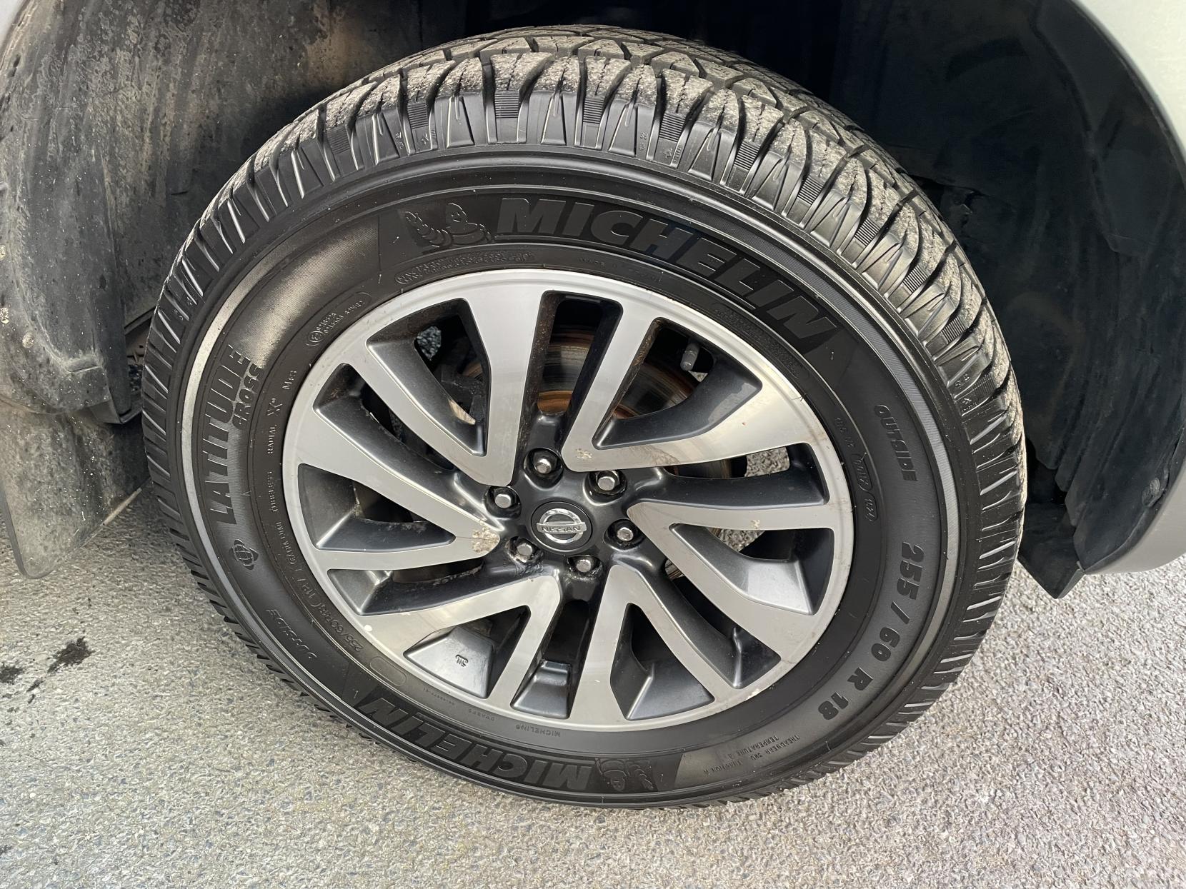 Nissan Navara 2.3 dCi Tekna Pickup Double Cab 4dr Diesel Auto 4WD Euro 6 (190 ps)