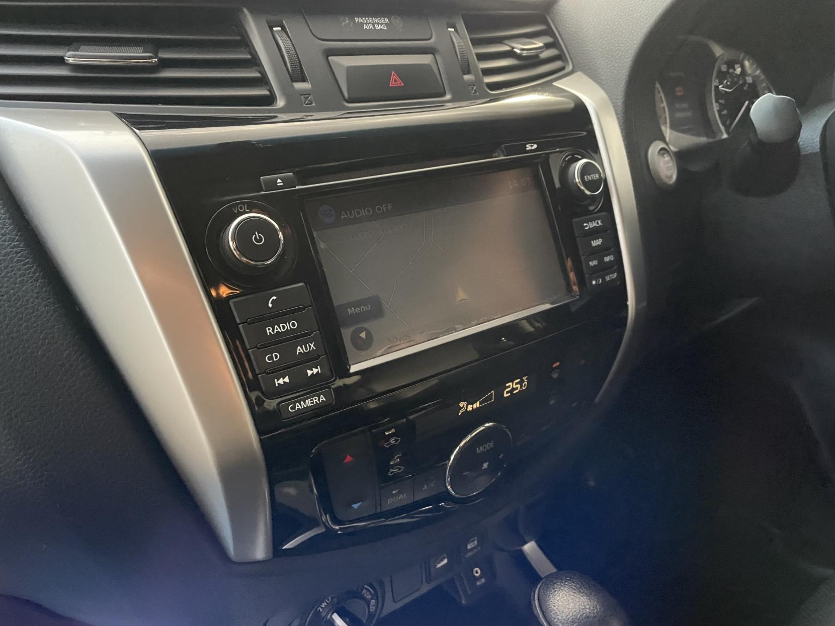 Nissan Navara 2.3 dCi Tekna Pickup Double Cab 4dr Diesel Auto 4WD Euro 6 (190 ps)