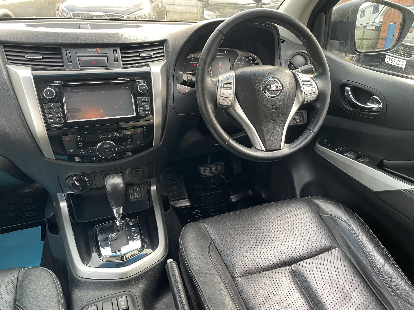 Nissan Navara 2.3 dCi Tekna Pickup Double Cab 4dr Diesel Auto 4WD Euro 6 (190 ps)