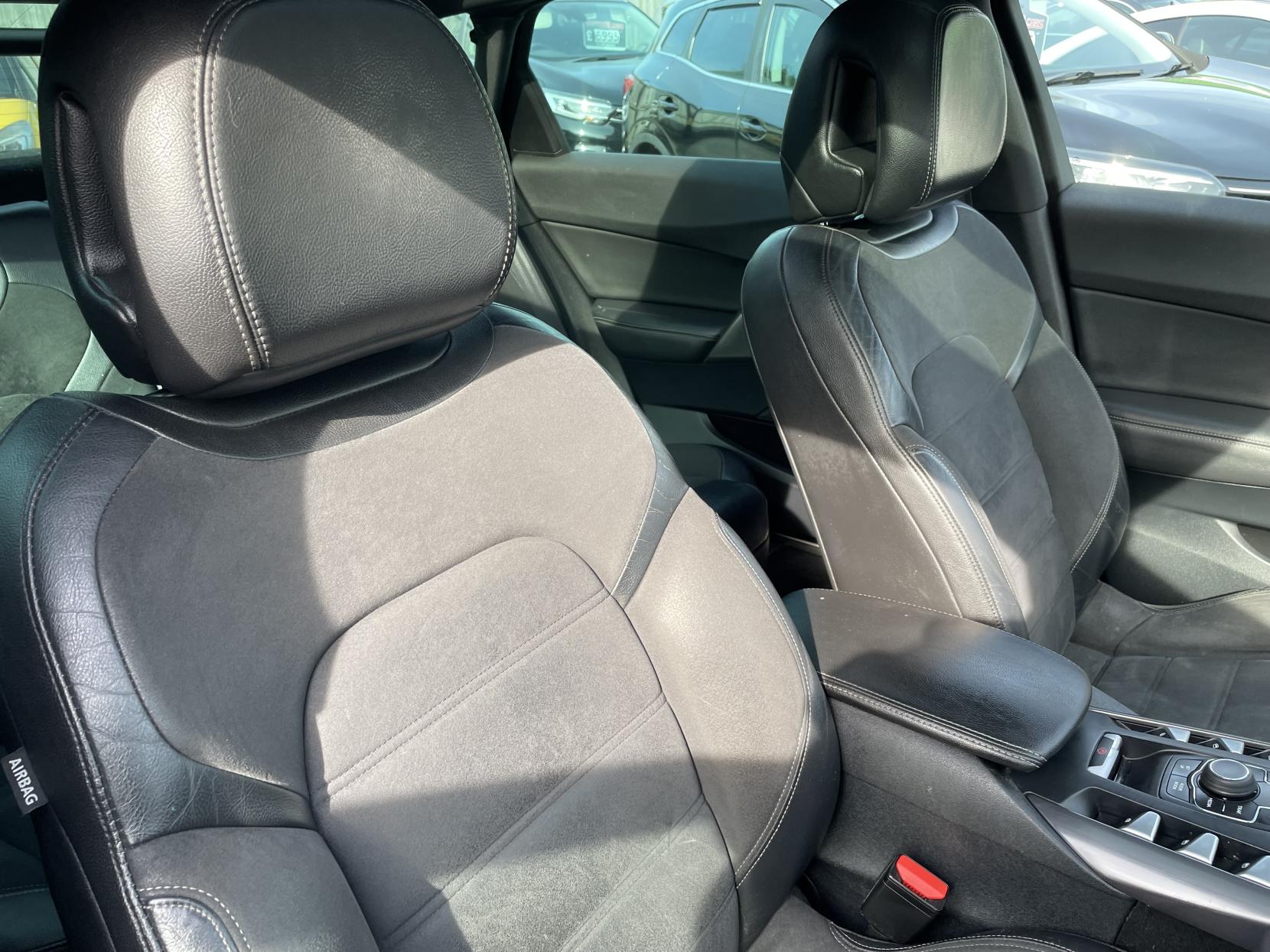 Citroen DS5 1.6 e-HDi Airdream DStyle Hatchback 5dr Diesel EGS6 Euro 5 (s/s) (110 ps)