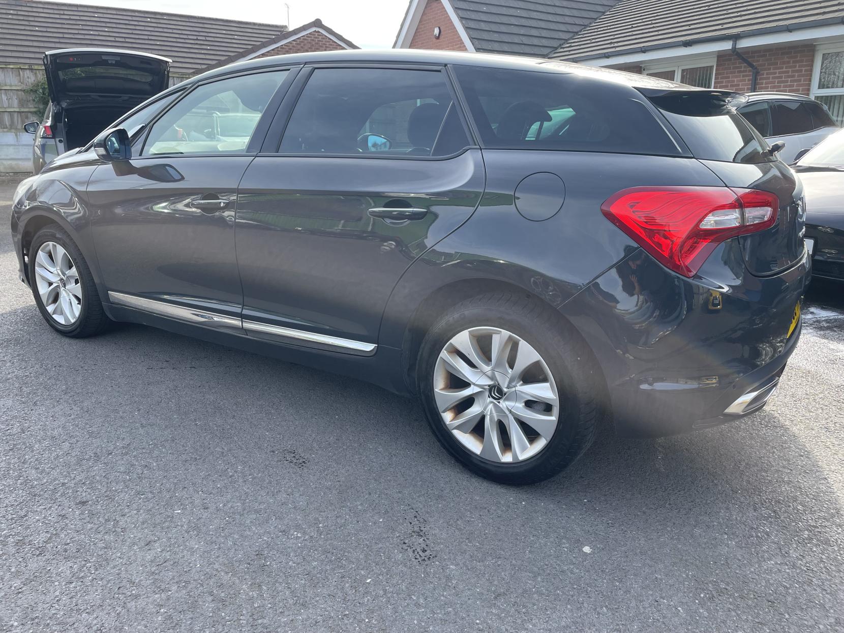 Citroen DS5 1.6 e-HDi Airdream DStyle Hatchback 5dr Diesel EGS6 Euro 5 (s/s) (110 ps)