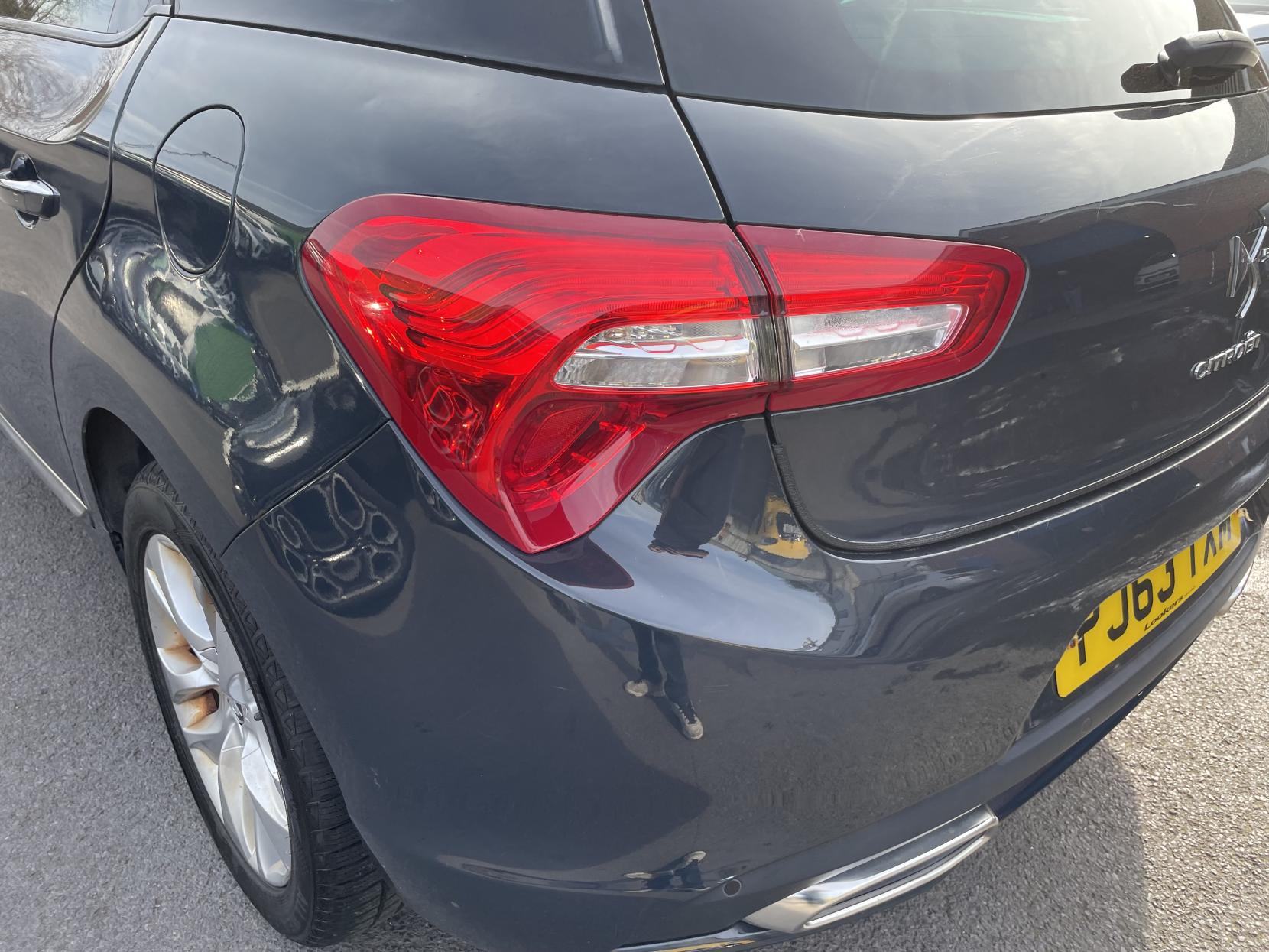 Citroen DS5 1.6 e-HDi Airdream DStyle Hatchback 5dr Diesel EGS6 Euro 5 (s/s) (110 ps)