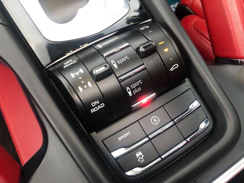 Porsche Cayenne 4.2 TD V8 S SUV 5dr Diesel TiptronicS 4WD Euro 5 (s/s) (385 ps)