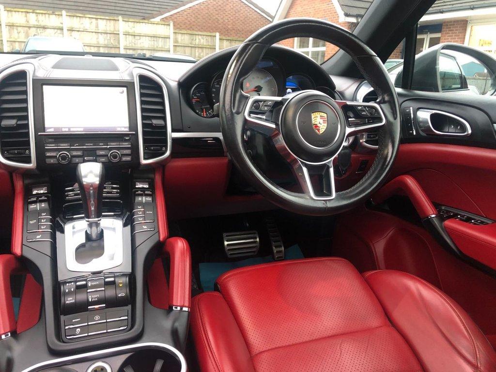 Porsche Cayenne 4.2 TD V8 S SUV 5dr Diesel TiptronicS 4WD Euro 5 (s/s) (385 ps)