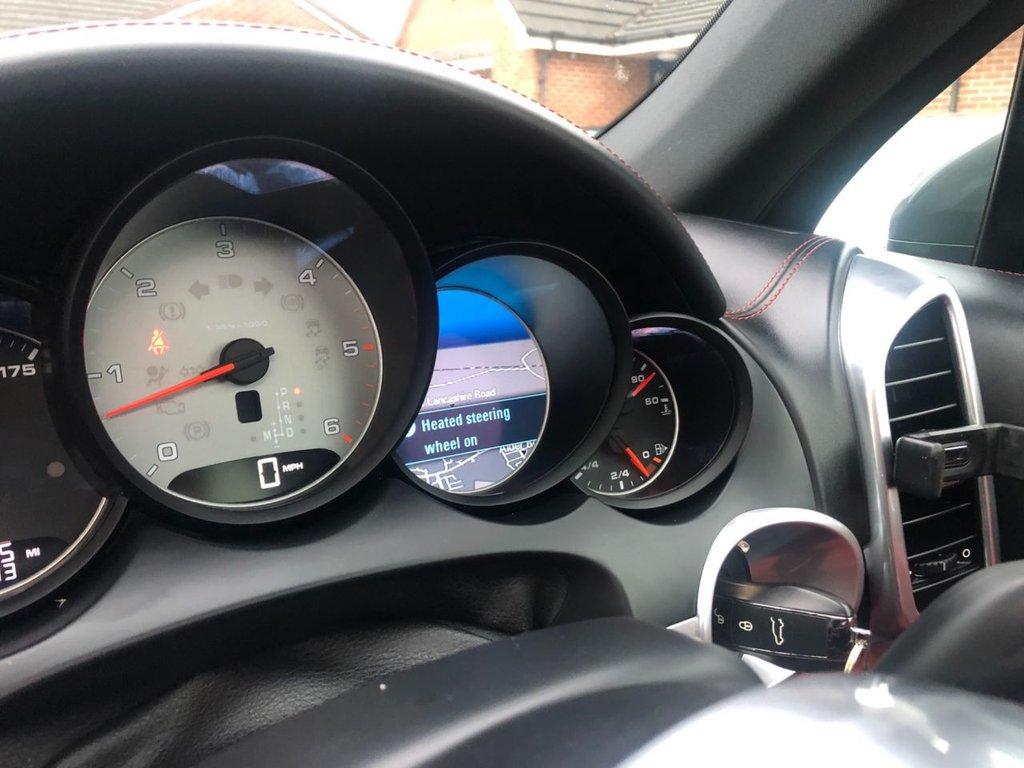 Porsche Cayenne 4.2 TD V8 S SUV 5dr Diesel TiptronicS 4WD Euro 5 (s/s) (385 ps)