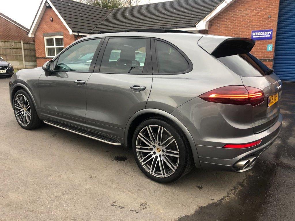 Porsche Cayenne 4.2 TD V8 S SUV 5dr Diesel TiptronicS 4WD Euro 5 (s/s) (385 ps)