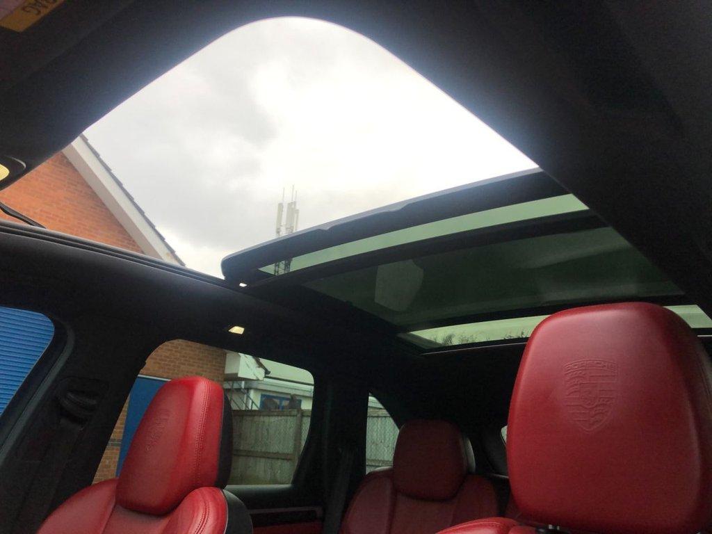 Porsche Cayenne 4.2 TD V8 S SUV 5dr Diesel TiptronicS 4WD Euro 5 (s/s) (385 ps)