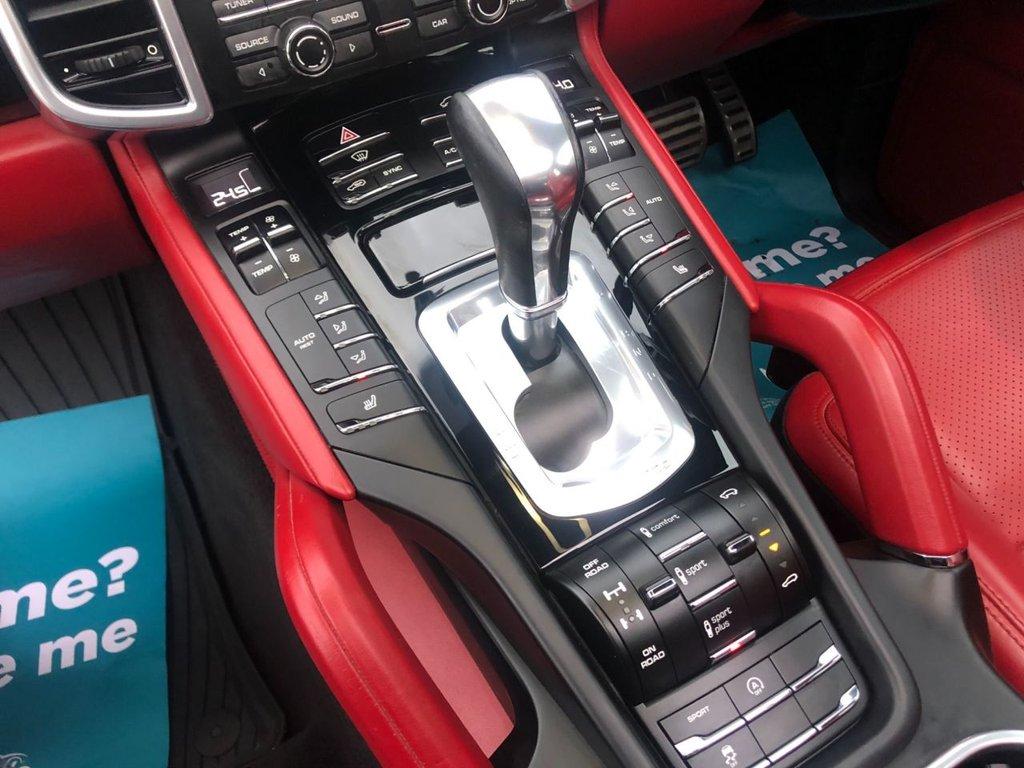 Porsche Cayenne 4.2 TD V8 S SUV 5dr Diesel TiptronicS 4WD Euro 5 (s/s) (385 ps)