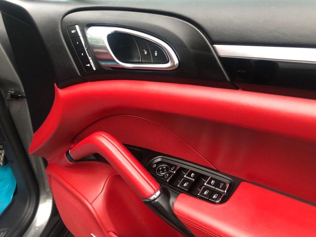 Porsche Cayenne 4.2 TD V8 S SUV 5dr Diesel TiptronicS 4WD Euro 5 (s/s) (385 ps)