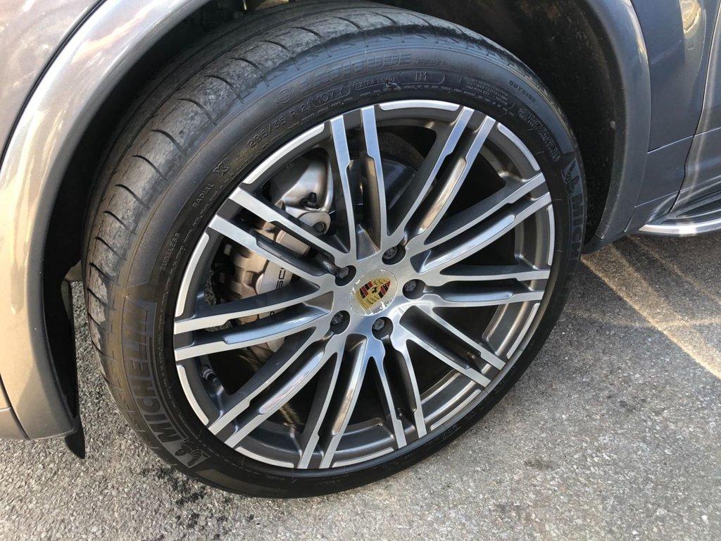 Porsche Cayenne 4.2 TD V8 S SUV 5dr Diesel TiptronicS 4WD Euro 5 (s/s) (385 ps)