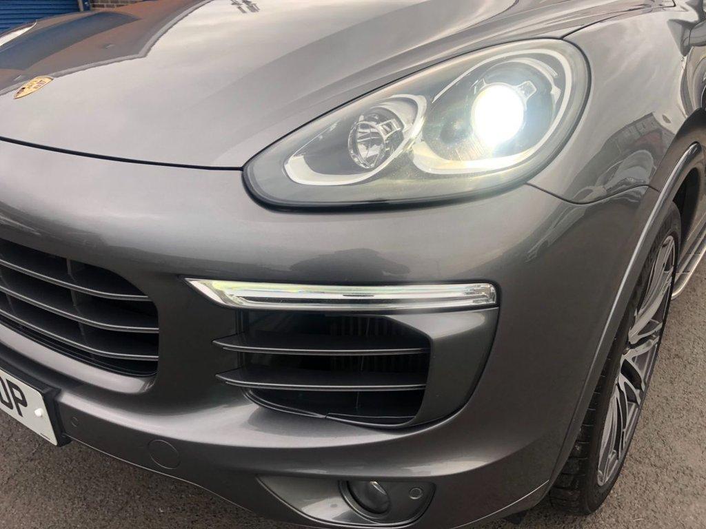 Porsche Cayenne 4.2 TD V8 S SUV 5dr Diesel TiptronicS 4WD Euro 5 (s/s) (385 ps)