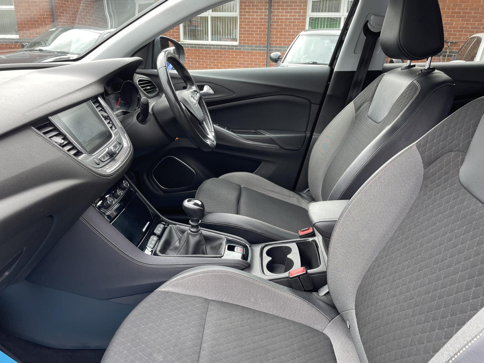 Vauxhall Grandland X 1.2 Turbo SRi Nav SUV 5dr Petrol Manual Euro 6 (s/s) (130 ps)