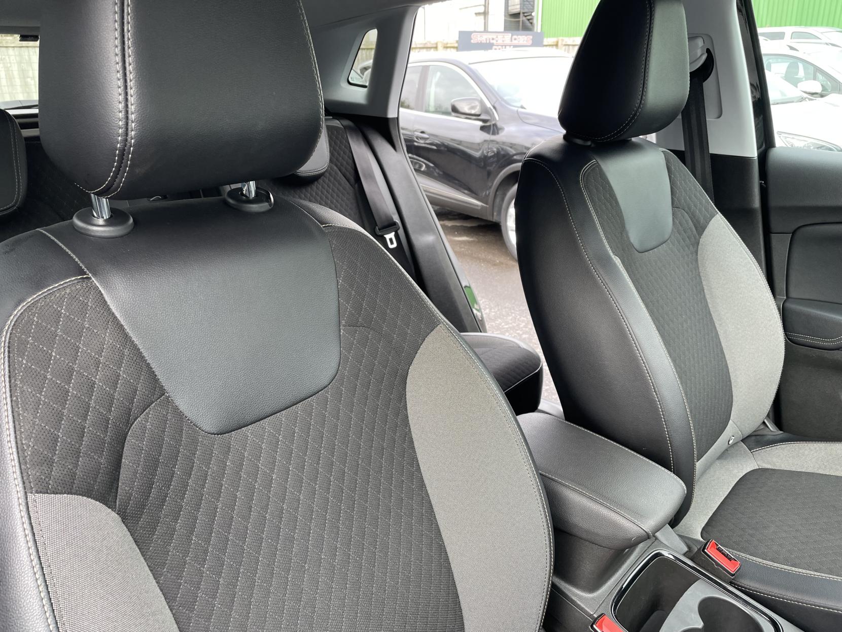 Vauxhall Grandland X 1.2 Turbo SRi Nav SUV 5dr Petrol Manual Euro 6 (s/s) (130 ps)