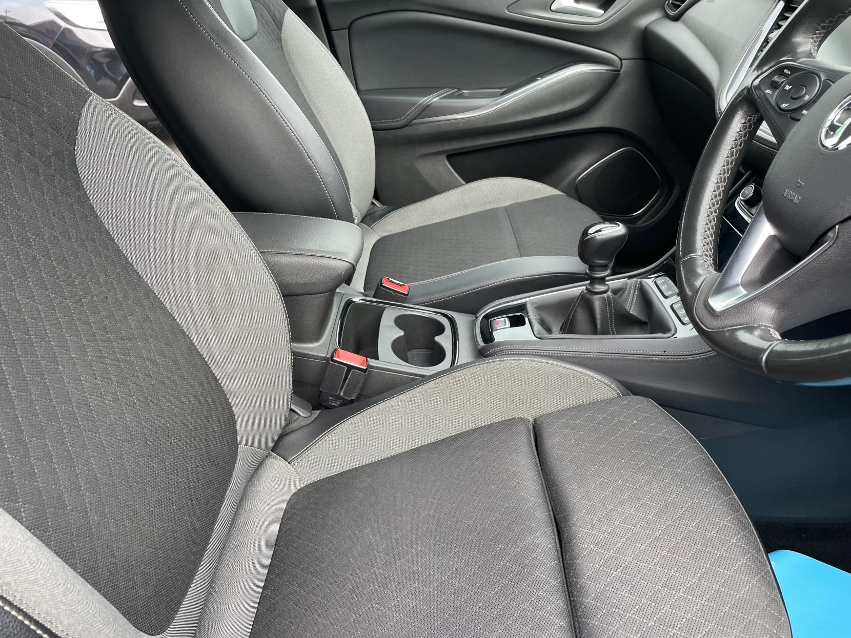 Vauxhall Grandland X 1.2 Turbo SRi Nav SUV 5dr Petrol Manual Euro 6 (s/s) (130 ps)