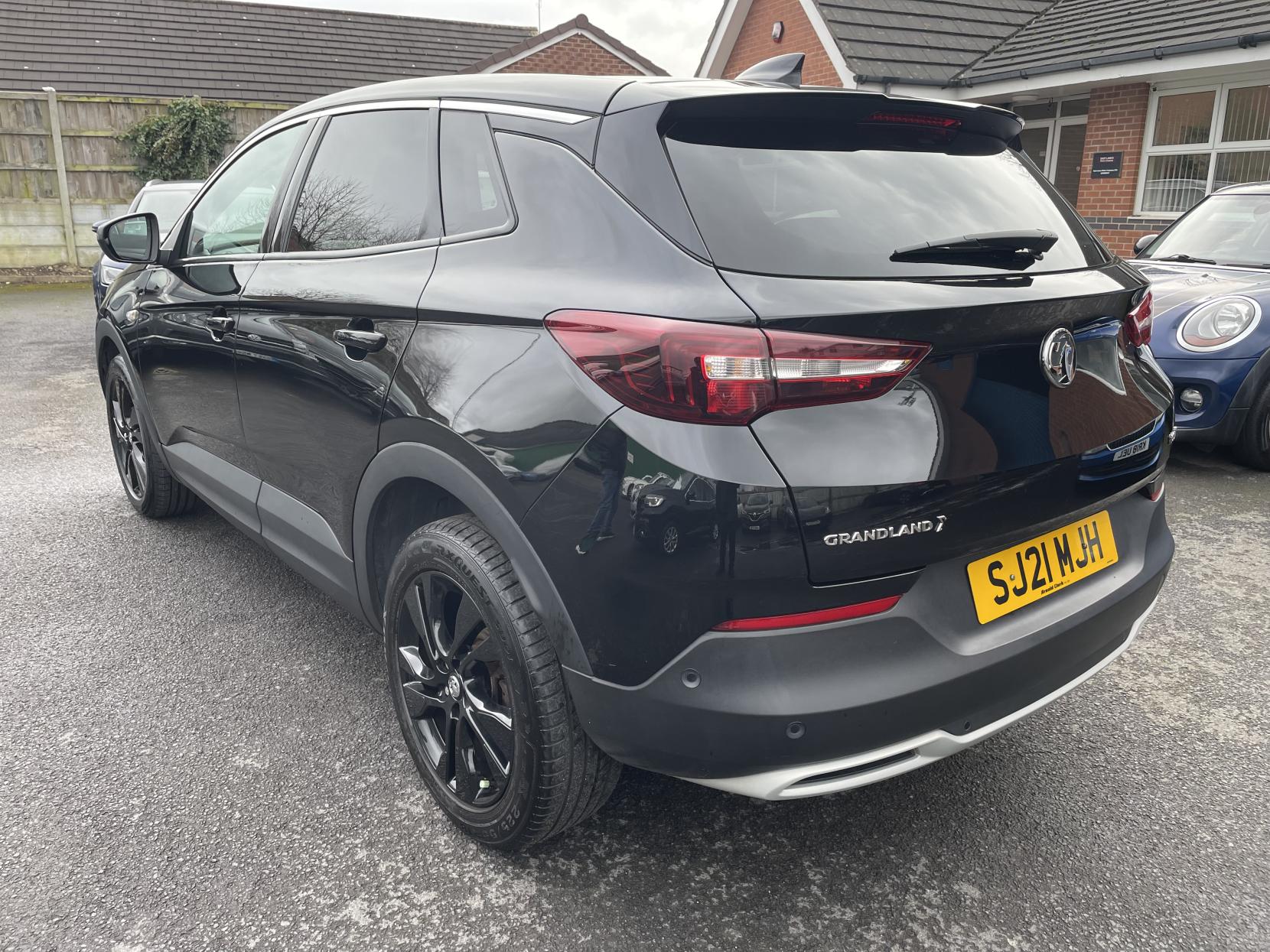 Vauxhall Grandland X 1.2 Turbo SRi Nav SUV 5dr Petrol Manual Euro 6 (s/s) (130 ps)
