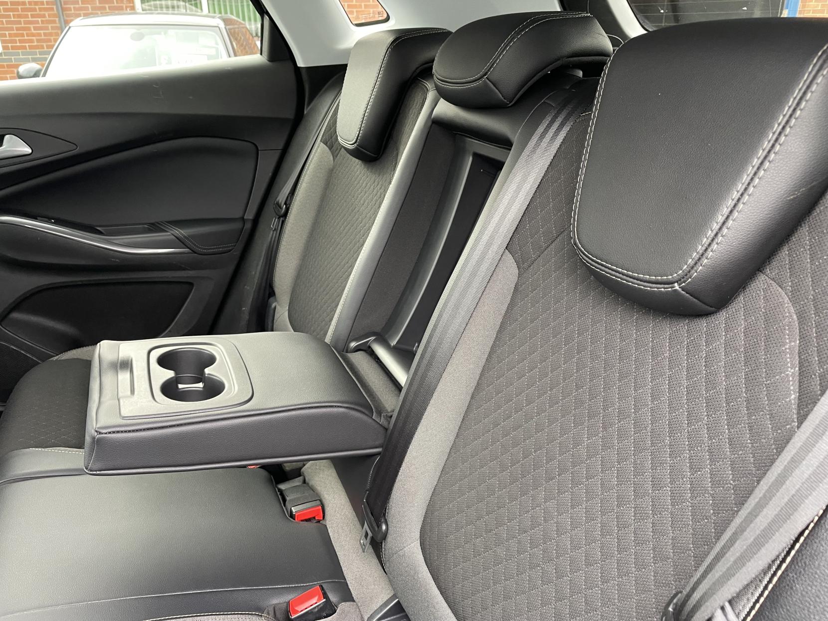 Vauxhall Grandland X 1.2 Turbo SRi Nav SUV 5dr Petrol Manual Euro 6 (s/s) (130 ps)