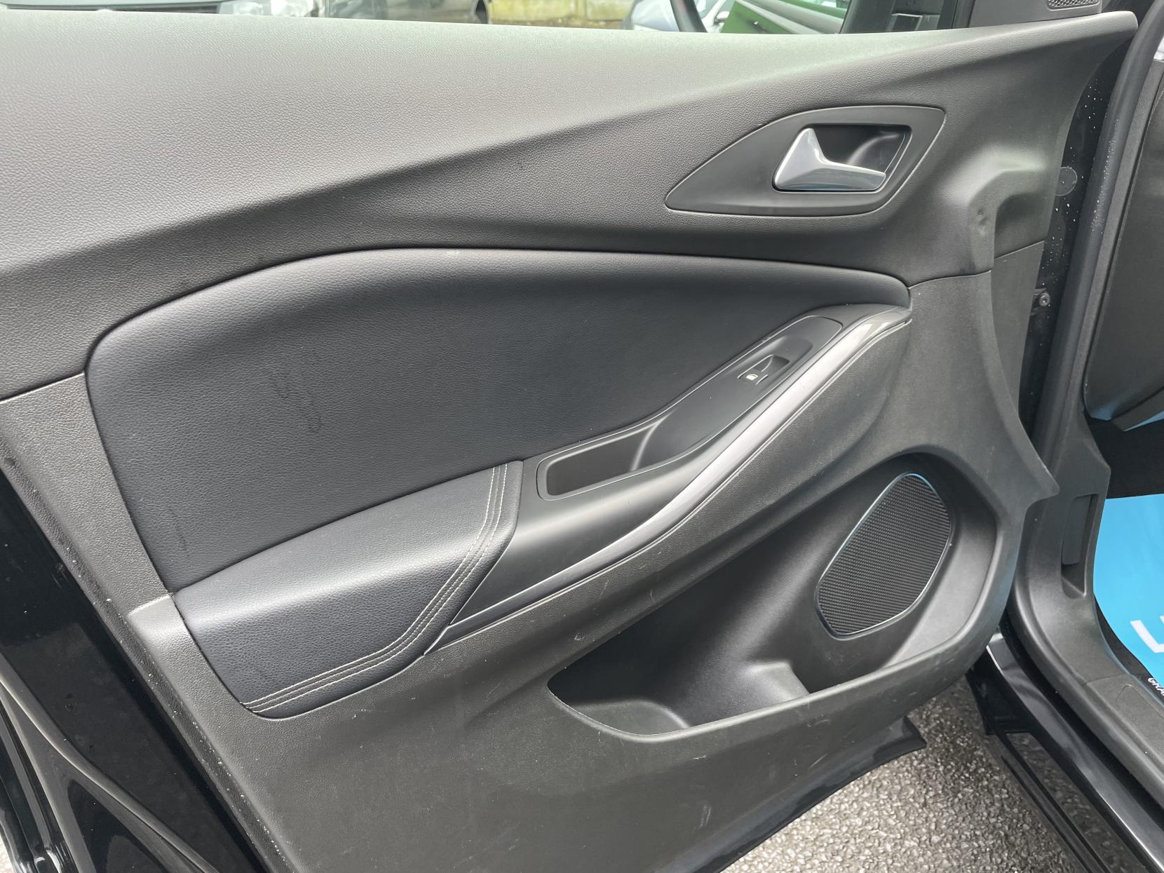 Vauxhall Grandland X 1.2 Turbo SRi Nav SUV 5dr Petrol Manual Euro 6 (s/s) (130 ps)