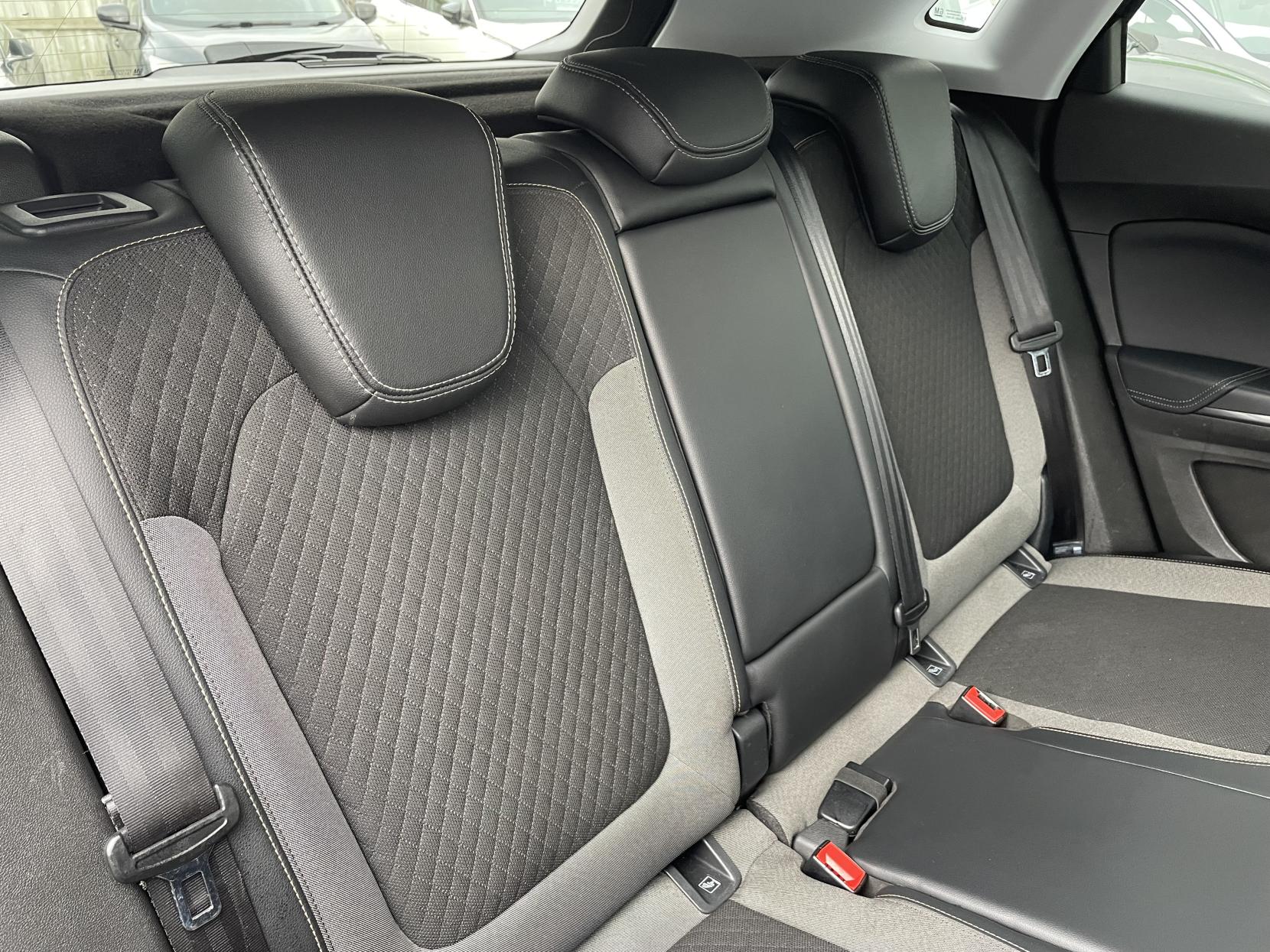 Vauxhall Grandland X 1.2 Turbo SRi Nav SUV 5dr Petrol Manual Euro 6 (s/s) (130 ps)