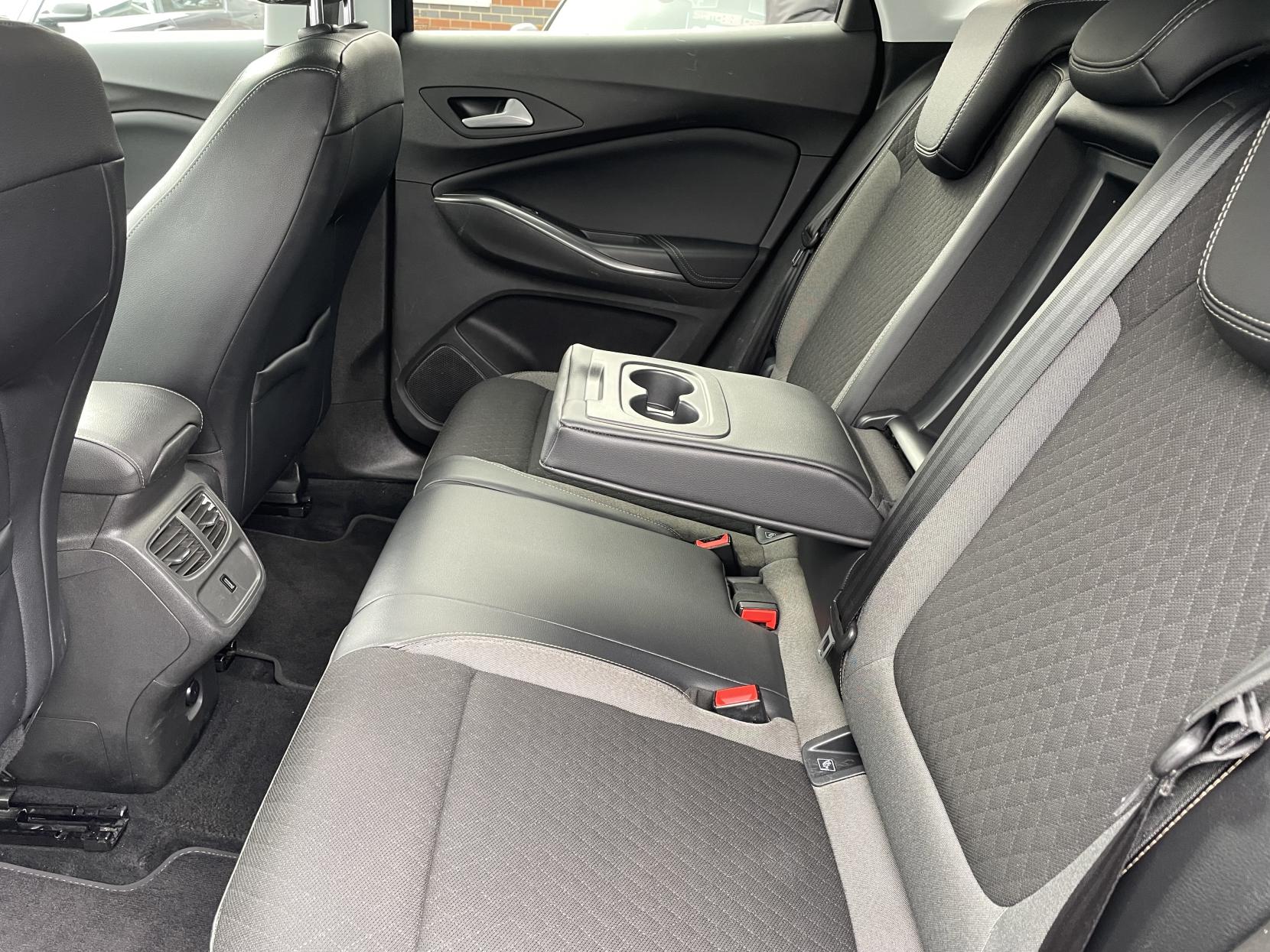 Vauxhall Grandland X 1.2 Turbo SRi Nav SUV 5dr Petrol Manual Euro 6 (s/s) (130 ps)