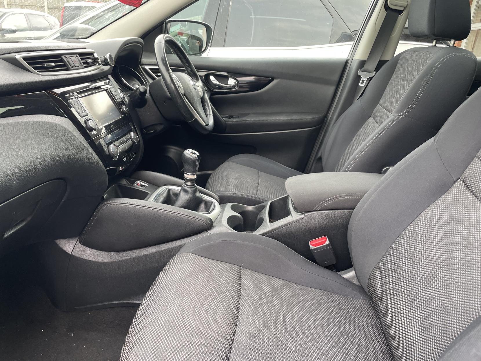 Nissan Qashqai 1.5 dCi n-tec+ SUV 5dr Diesel Manual 2WD Euro 5 (s/s) (110 ps)