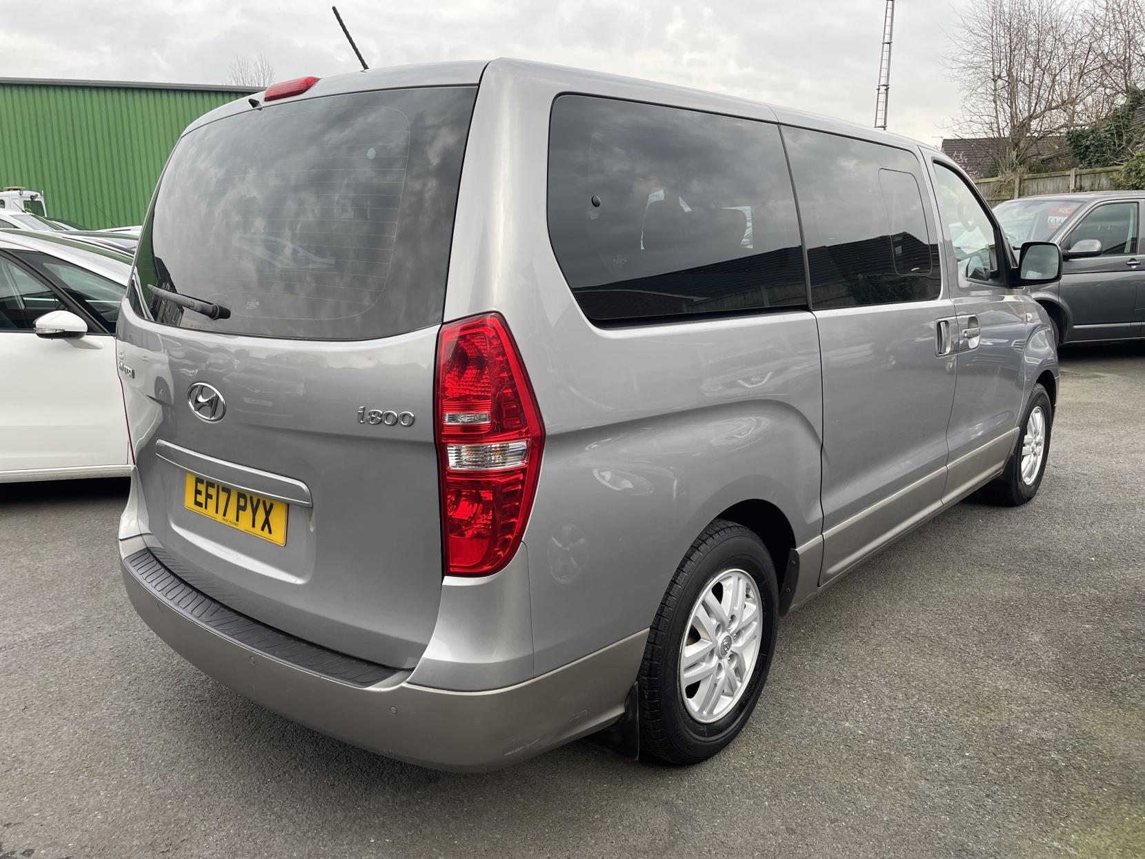 Hyundai i800 2.5 CRDi SE MPV 5dr Diesel Manual Euro 6 (136 ps)