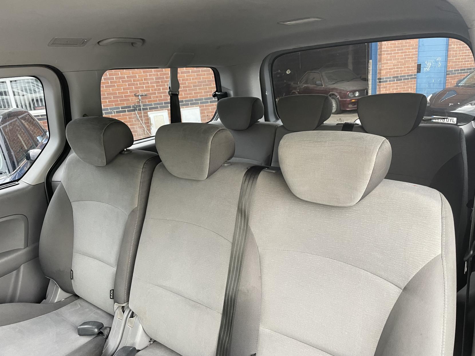 Hyundai i800 2.5 CRDi SE MPV 5dr Diesel Manual Euro 6 (136 ps)