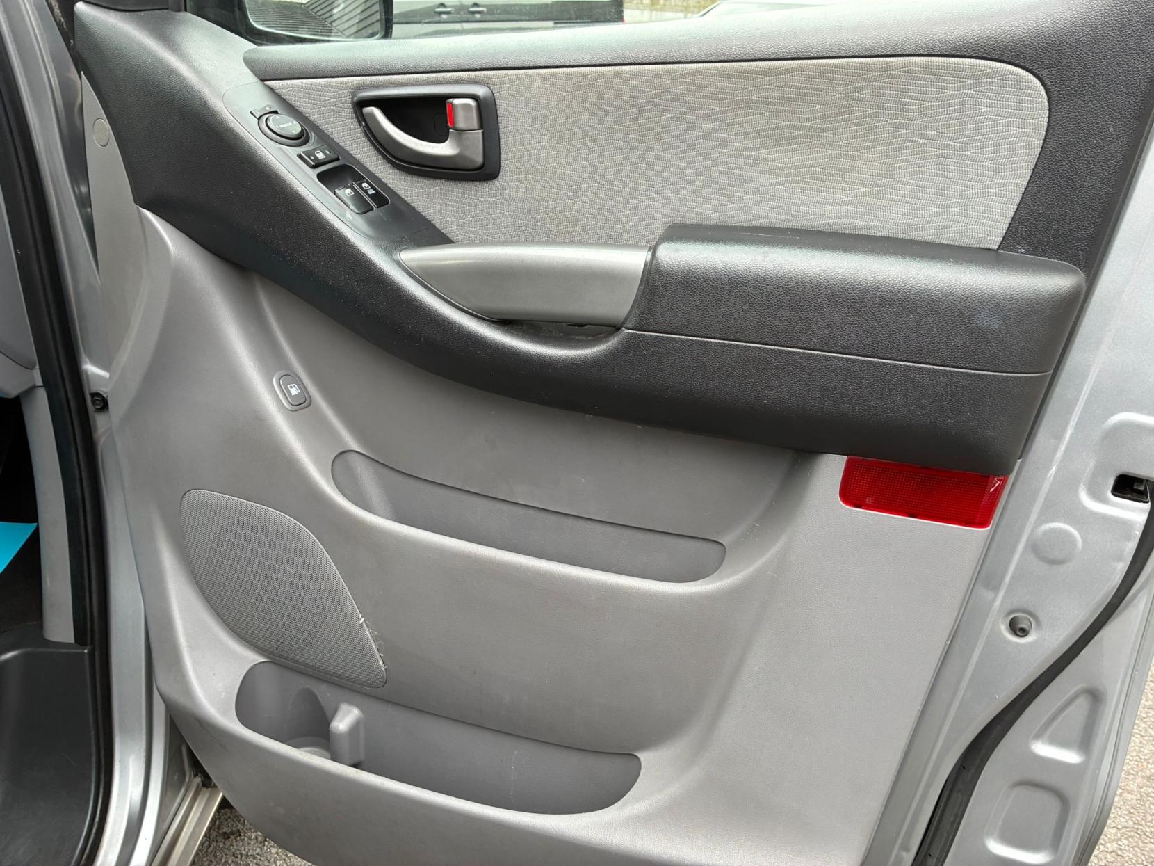 Hyundai i800 2.5 CRDi SE MPV 5dr Diesel Manual Euro 6 (136 ps)