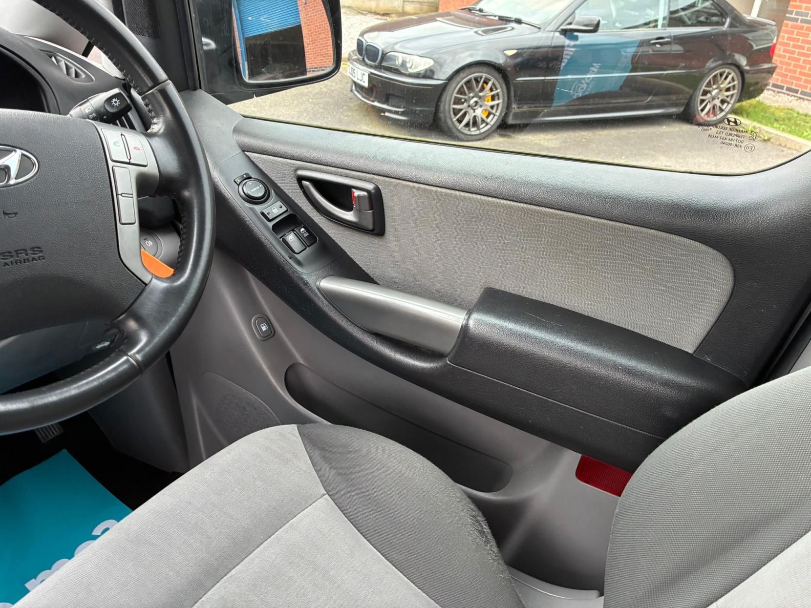 Hyundai i800 2.5 CRDi SE MPV 5dr Diesel Manual Euro 6 (136 ps)