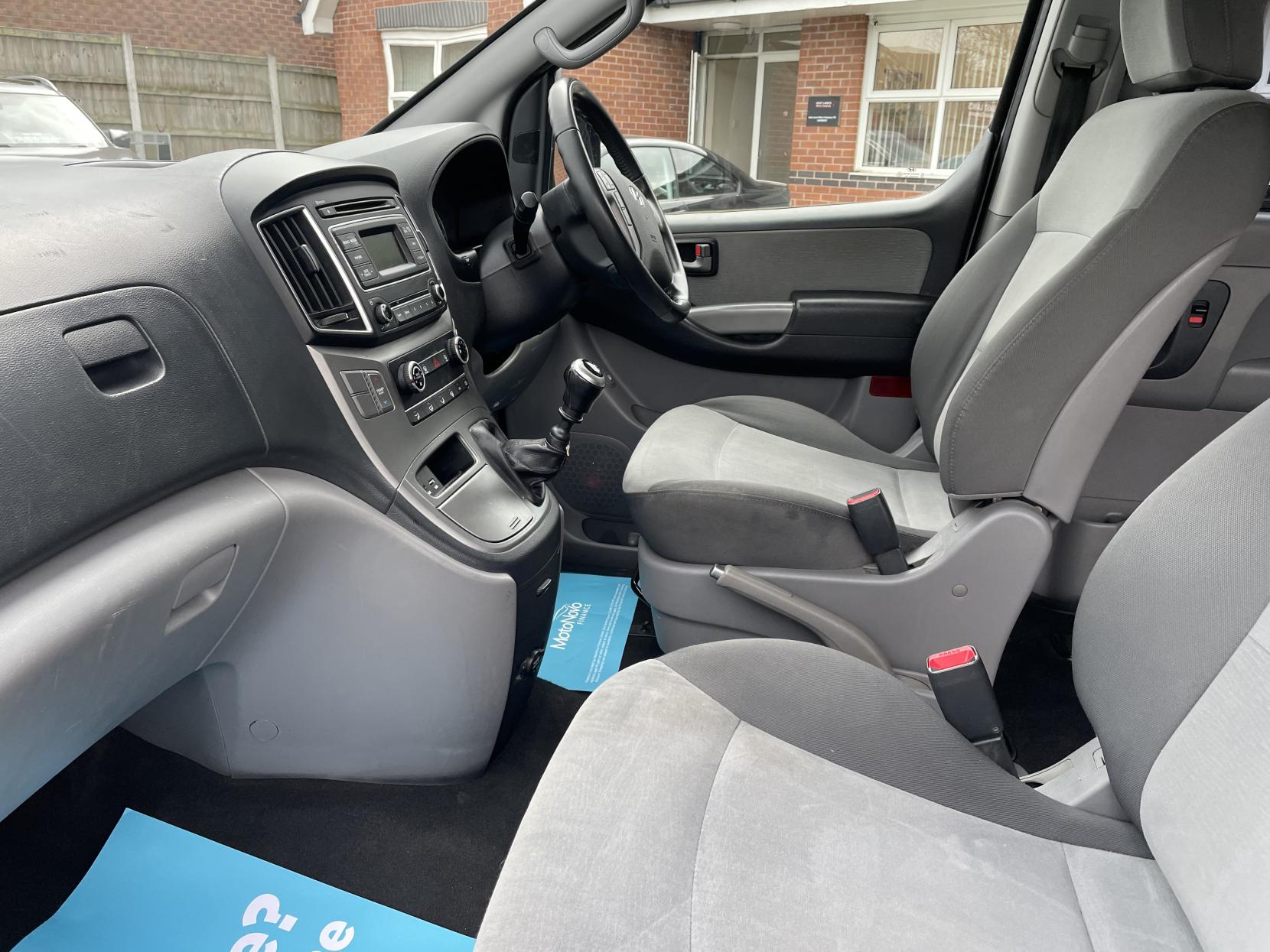 Hyundai i800 2.5 CRDi SE MPV 5dr Diesel Manual Euro 6 (136 ps)