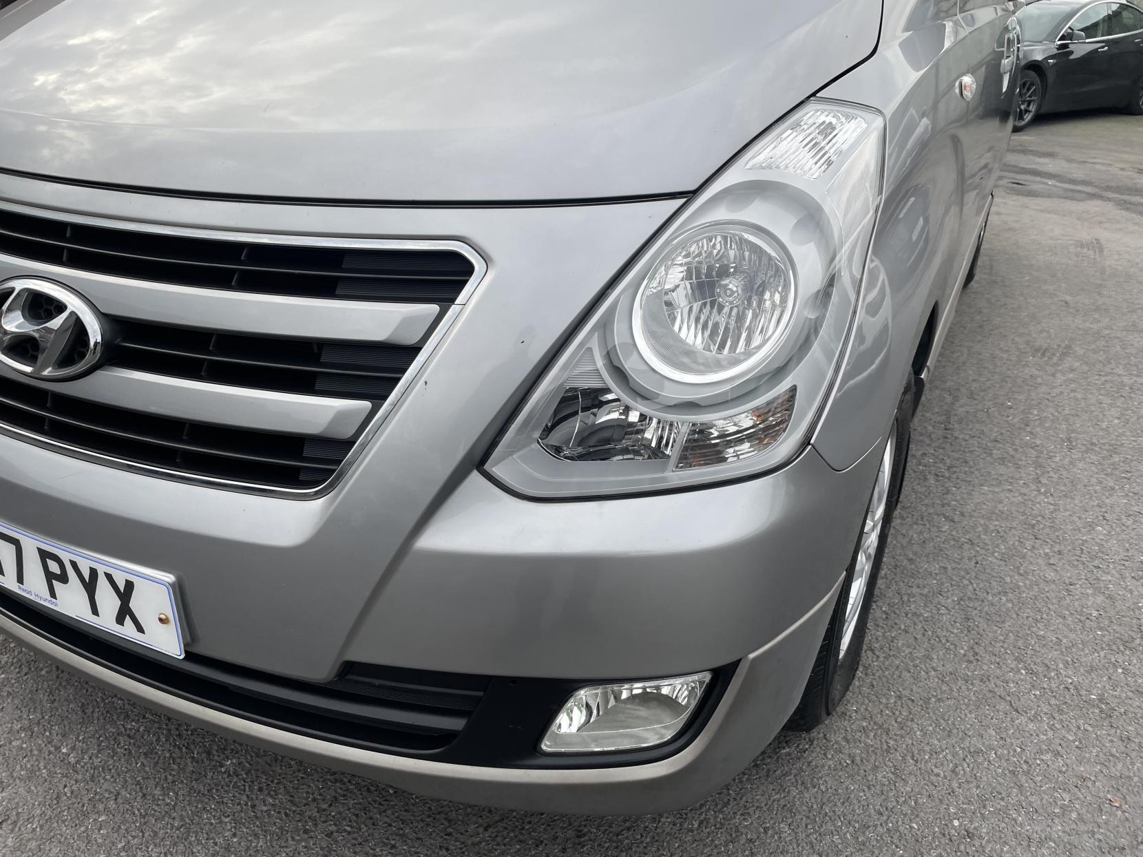 Hyundai i800 2.5 CRDi SE MPV 5dr Diesel Manual Euro 6 (136 ps)