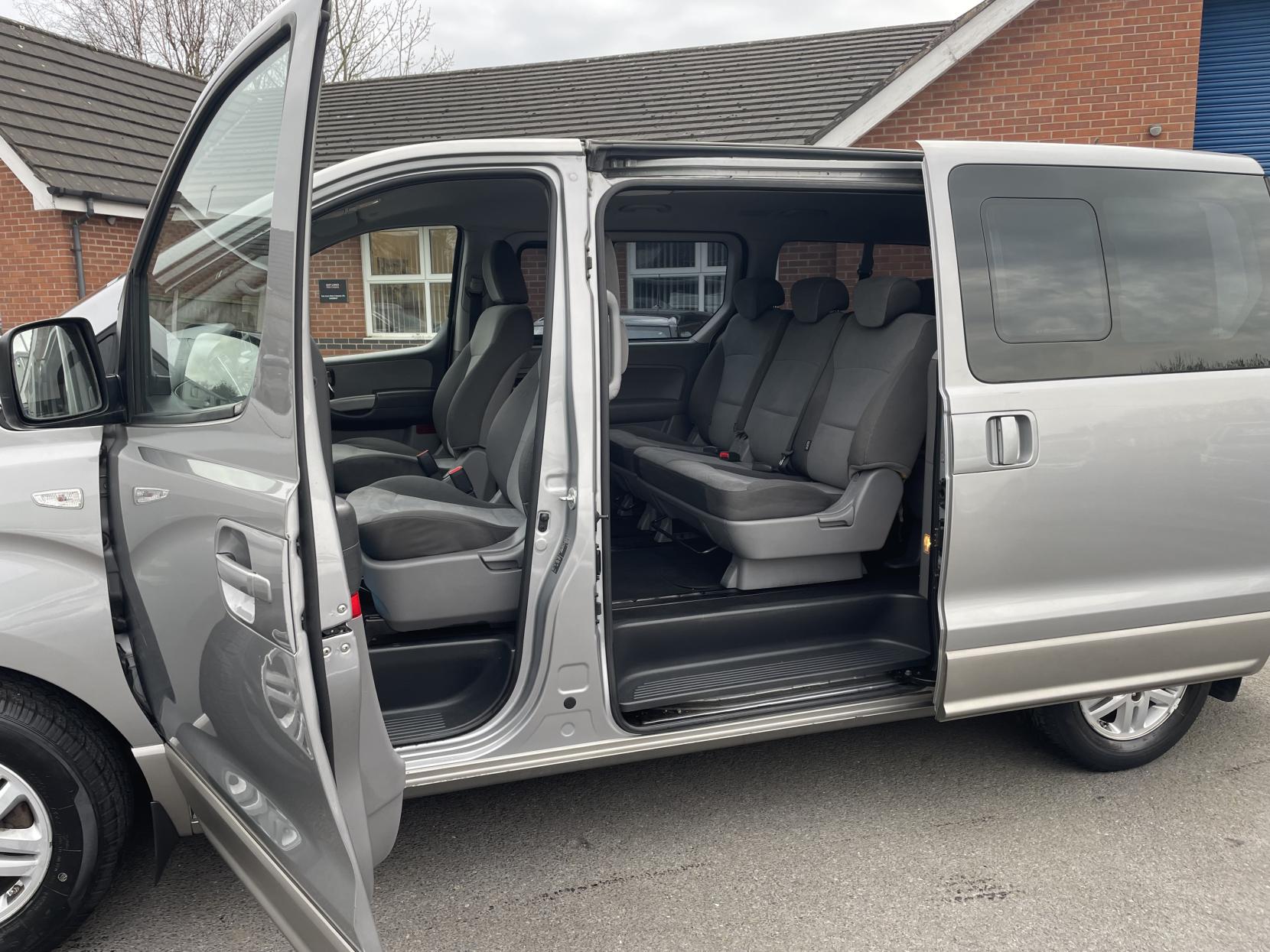 Hyundai i800 2.5 CRDi SE MPV 5dr Diesel Manual Euro 6 (136 ps)