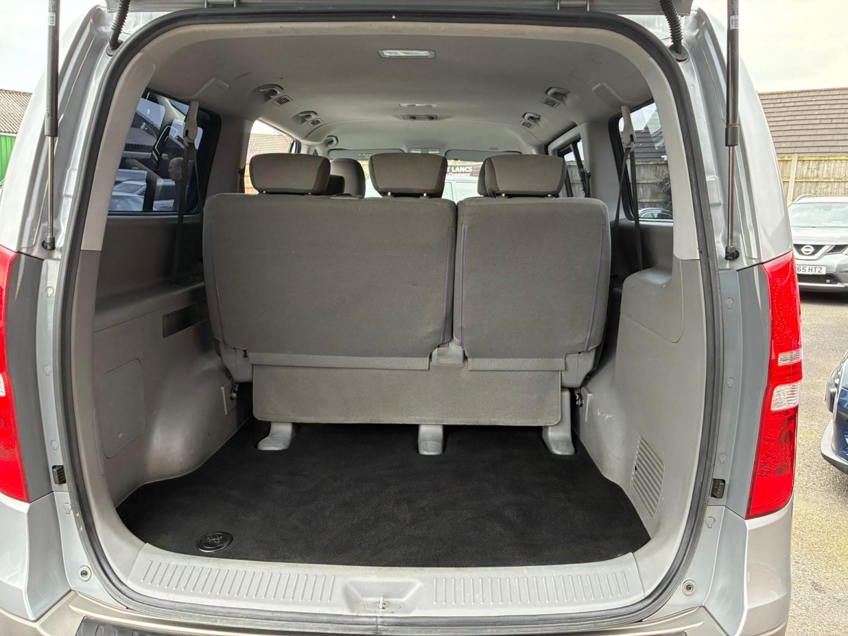 Hyundai i800 2.5 CRDi SE MPV 5dr Diesel Manual Euro 6 (136 ps)