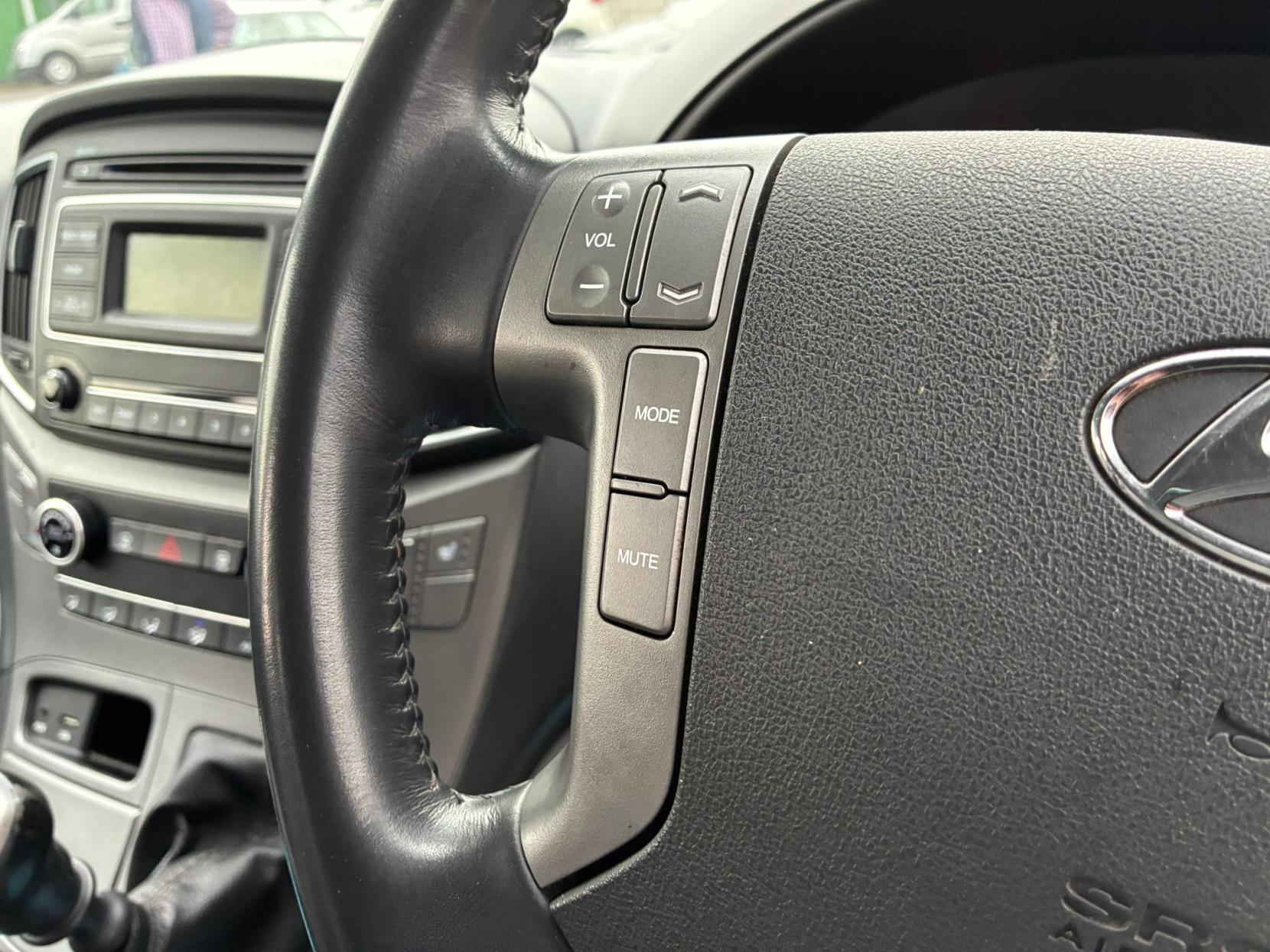 Hyundai i800 2.5 CRDi SE MPV 5dr Diesel Manual Euro 6 (136 ps)