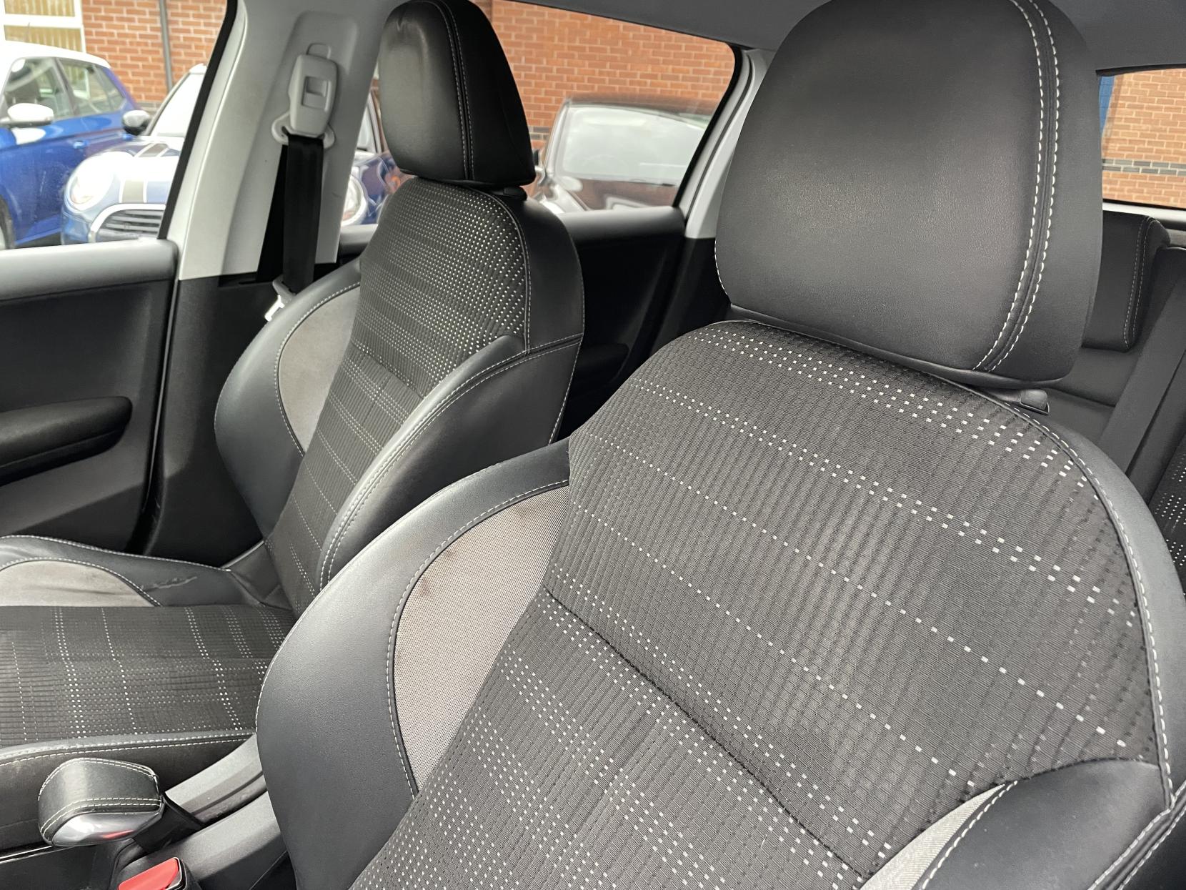 Peugeot 2008 1.2 PureTech Allure SUV 5dr Petrol Manual Euro 6 (82 ps)