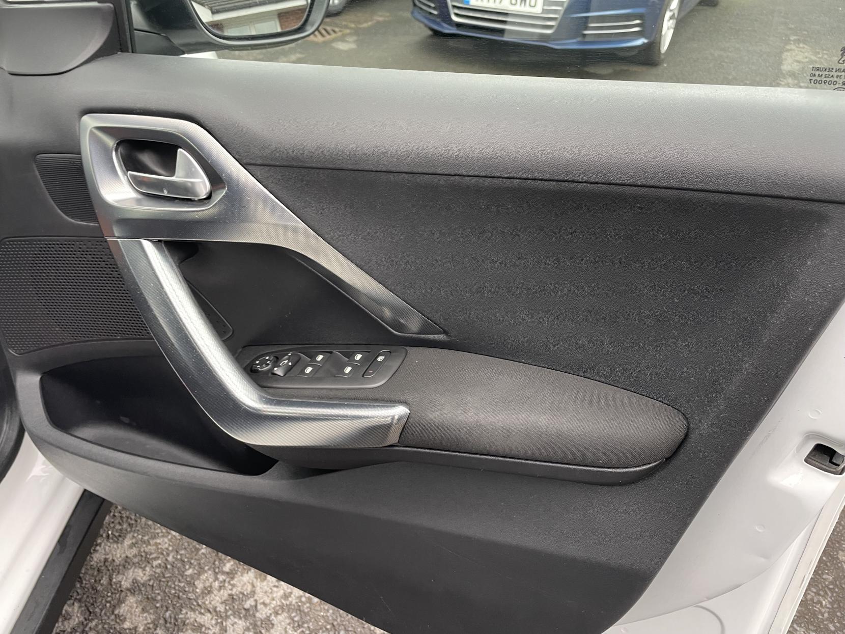 Peugeot 2008 1.2 PureTech Allure SUV 5dr Petrol Manual Euro 6 (82 ps)