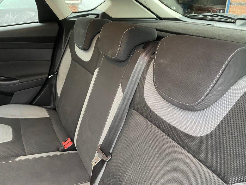 Ford Focus 1.0T EcoBoost Zetec Hatchback 5dr Petrol Manual Euro 5 (s/s) (125 ps)