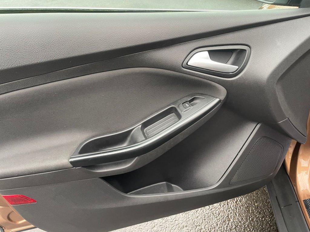 Ford Focus 1.0T EcoBoost Zetec Hatchback 5dr Petrol Manual Euro 5 (s/s) (125 ps)